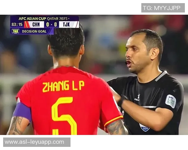 U16国足角球混战进球被判无效裁判未响哨引发争议